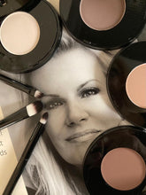 Lade das Bild in den Galerie-Viewer, Angels Shadow