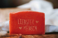 Lade das Bild in den Galerie-Viewer, Wohlfühlseife "Liebster Mensch"
